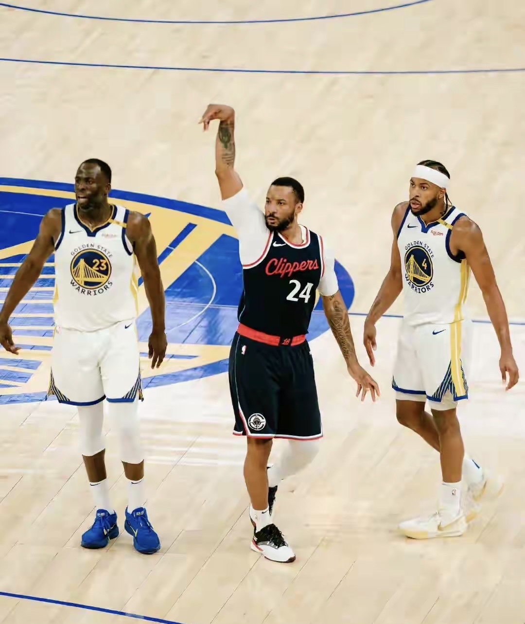 包含菲尼克斯太阳围绕全明星赛手感冰凉巴特勒在G2比赛中逆转，这一次真的集结日深圳男篮更衣室发声的词条